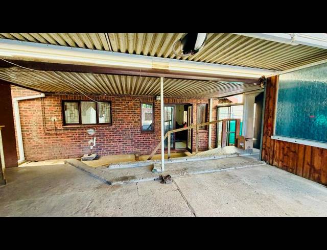 4 BEDROOM HOUSE FOR SALE IN SEA VIEW